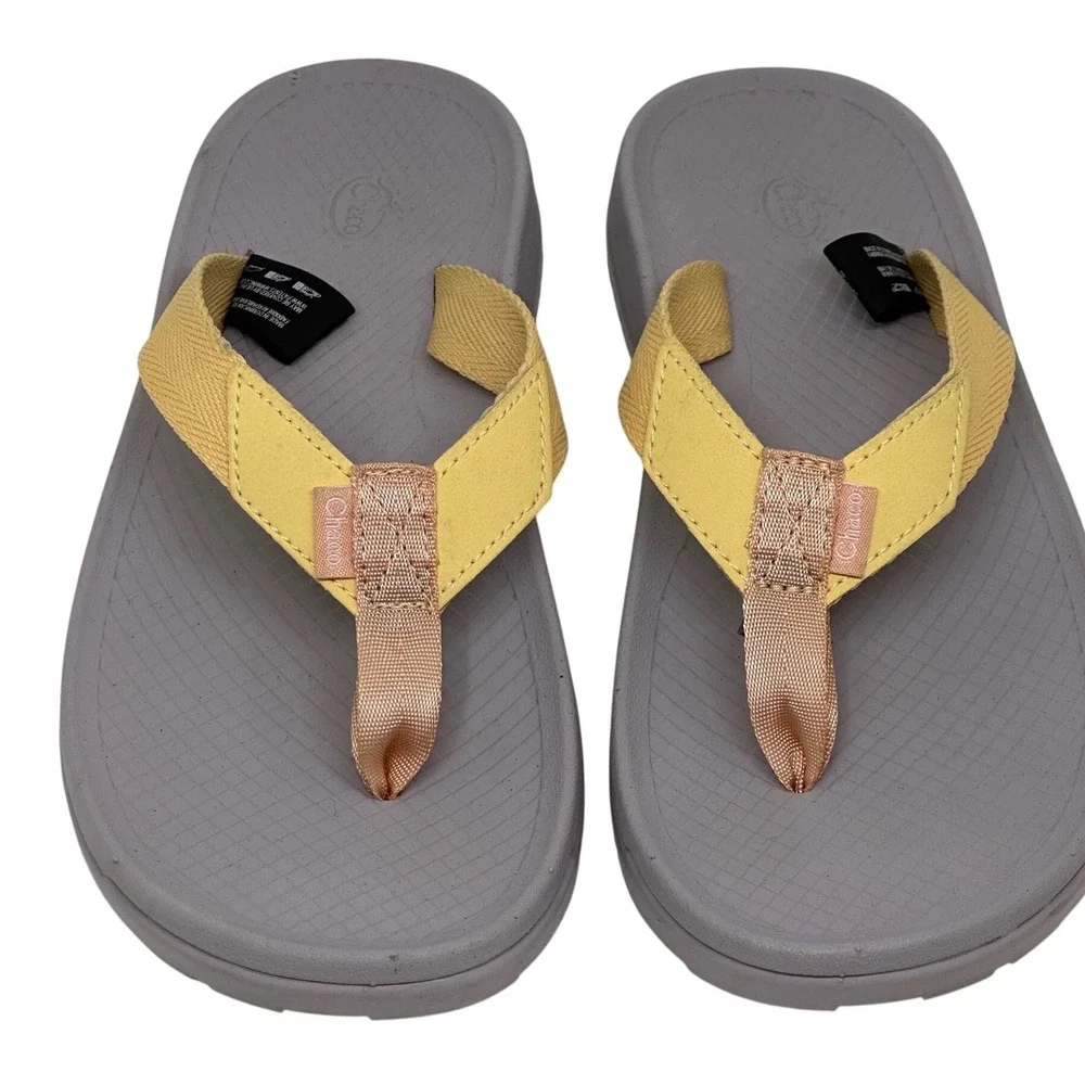 Chaco Chillos Flip Sandals Yellow Grey Outdoor Beach Thong Shoes Size 6 Womens